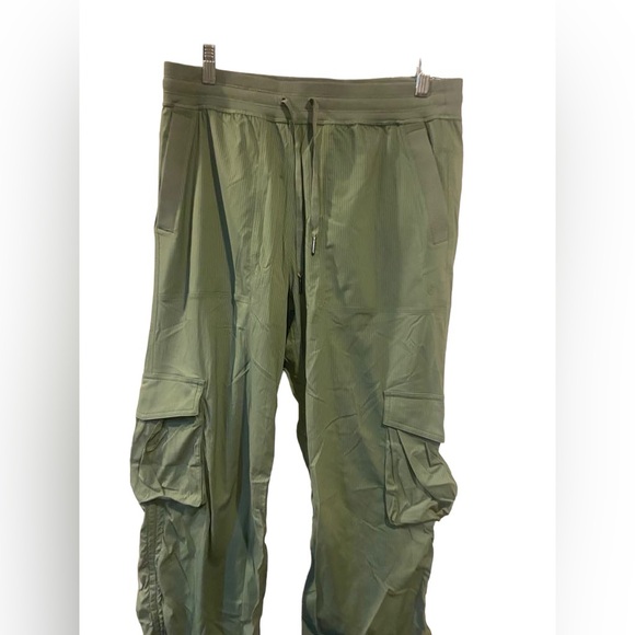 NWT Lululemon dance studio relaxed fit cargo pants Size M - Picture 2 of 5